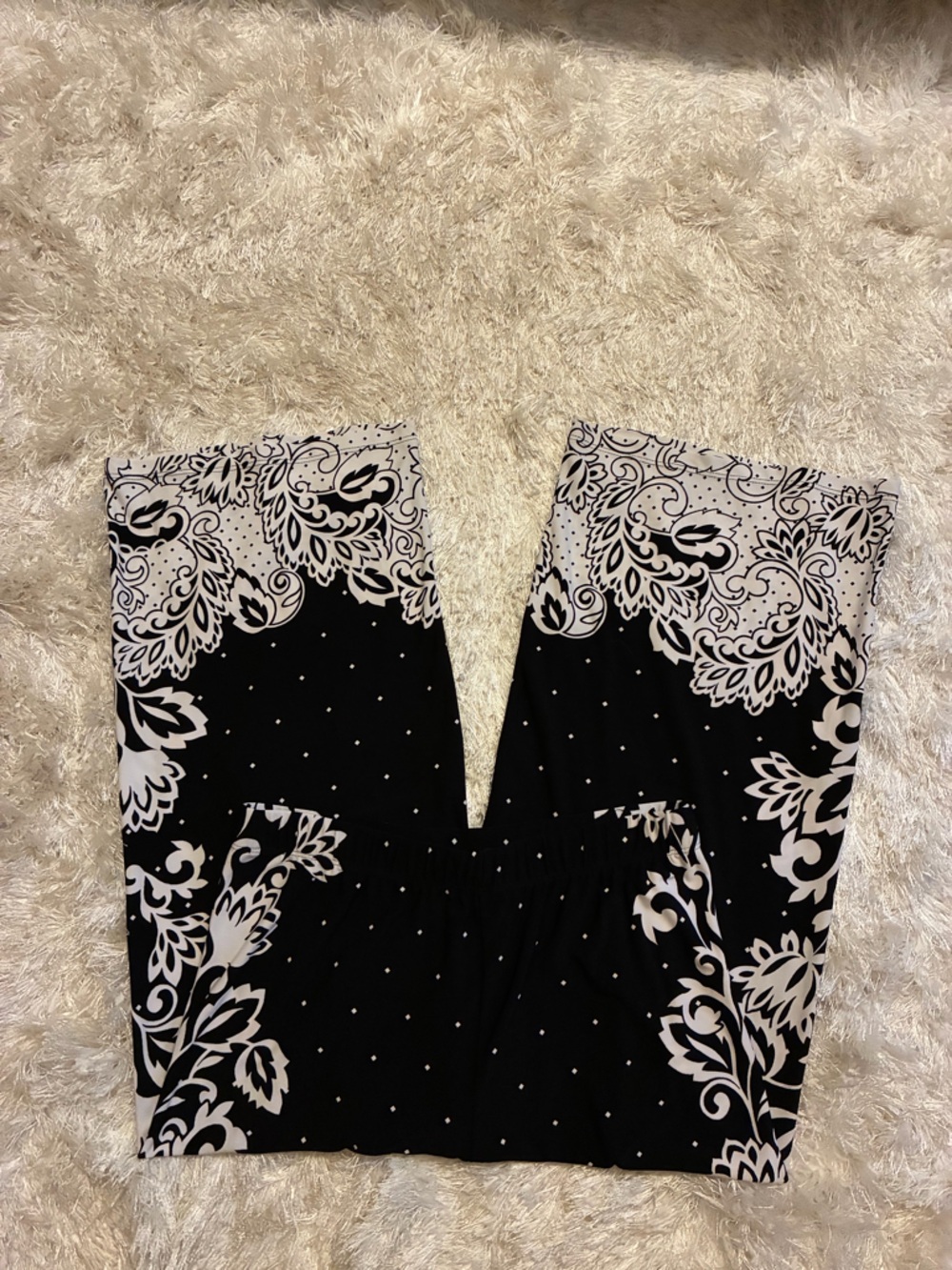 Susan Graver Black and White Floral Diamond  Dot Print  Wide Leg Boho Crop Pants - Picture 6 of 8